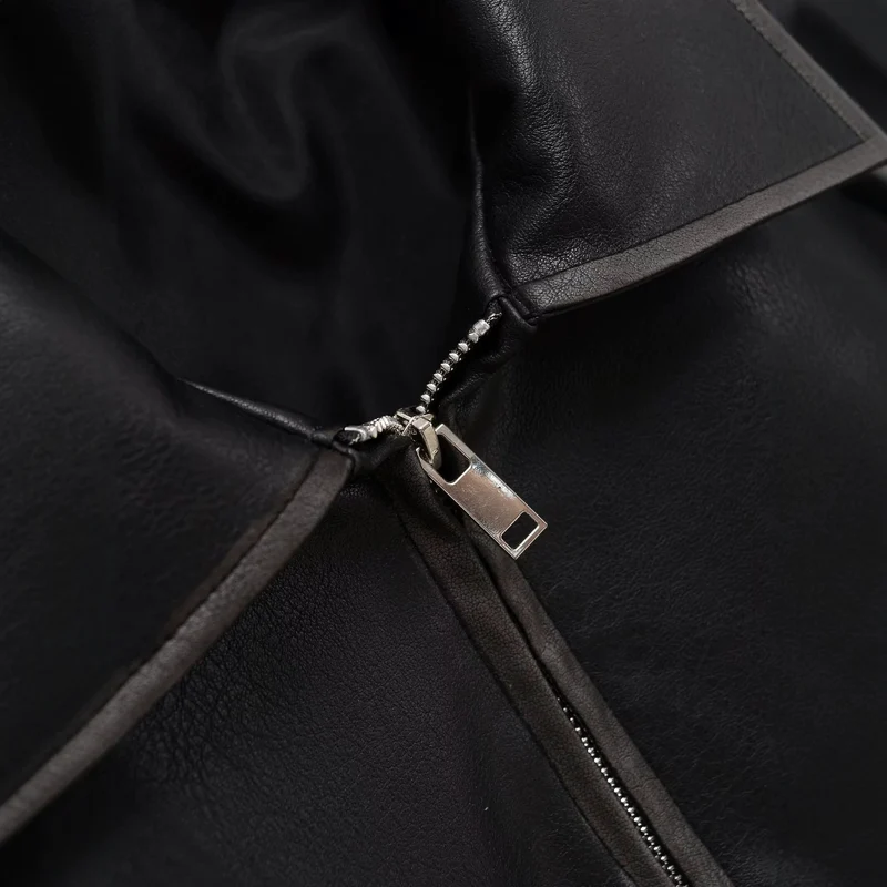 Damen Kurz geschnittene Kunstlederjacke mit großen Pattentaschen und Reißverschluss Drune