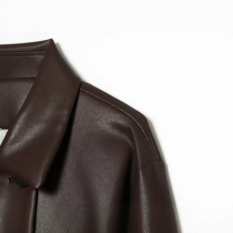 Damen Kurz geschnittene doppeltreihige Kunstlederjacke im Boxy‑Schnitt mit Hemdkragen Drune