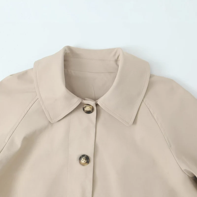 Damen Kurz geschnittene Boxy-Jacke mit weitem Hemdkragen und durchgehender Knopfleiste Drune
