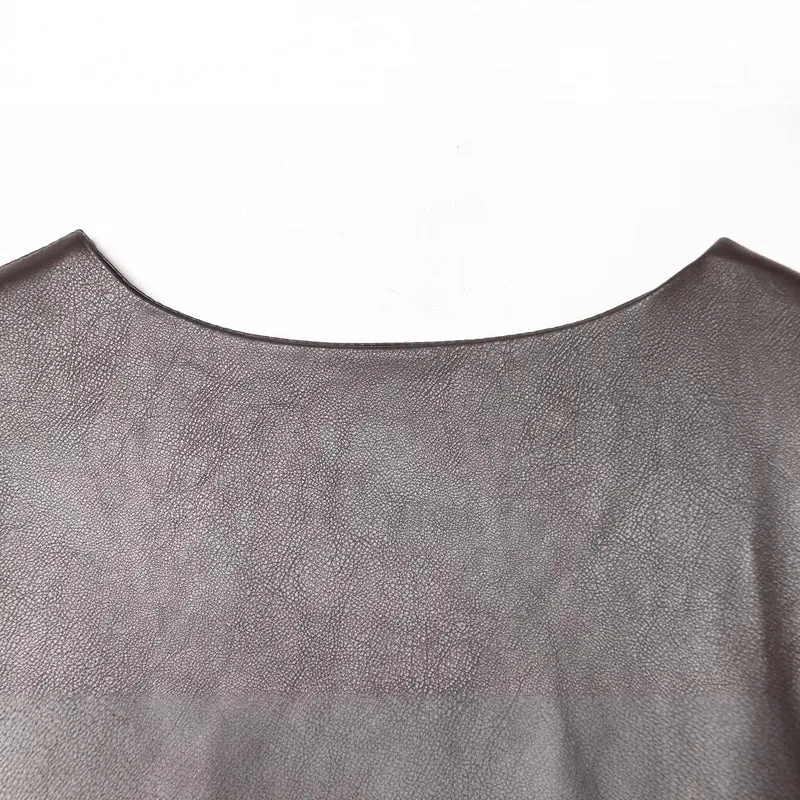 Damen Knopfblazer aus veganer Lederoptik im Cropped‑Boxy‑Schnitt mit Rundhalsausschnitt Drune