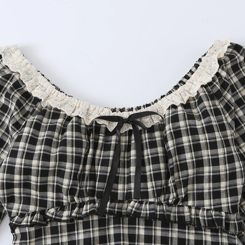 Damen Karierte Carmen-Bluse mit Rüschenkragen, Bindebändern und geraffter Cropped-Silhouette Drune