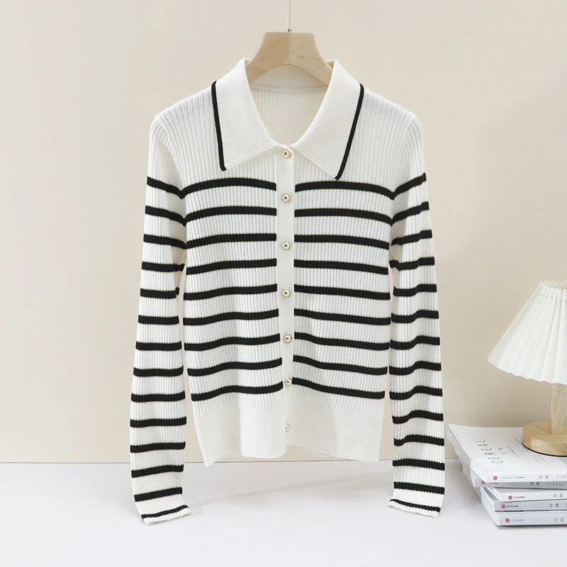 Damen Marin-inspiriertes Rippenstrick-Cardigan mit Polokragen und Zierknopfleiste Drune