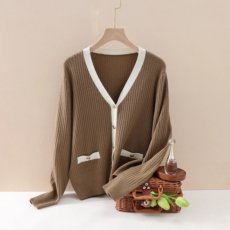 Damen Marin-inspiriertes Rippenstrick-Cardigan mit Polokragen und Zierknopfleiste Drune