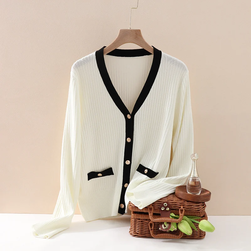 Damen Marin-inspiriertes Rippenstrick-Cardigan mit Polokragen und Zierknopfleiste Drune