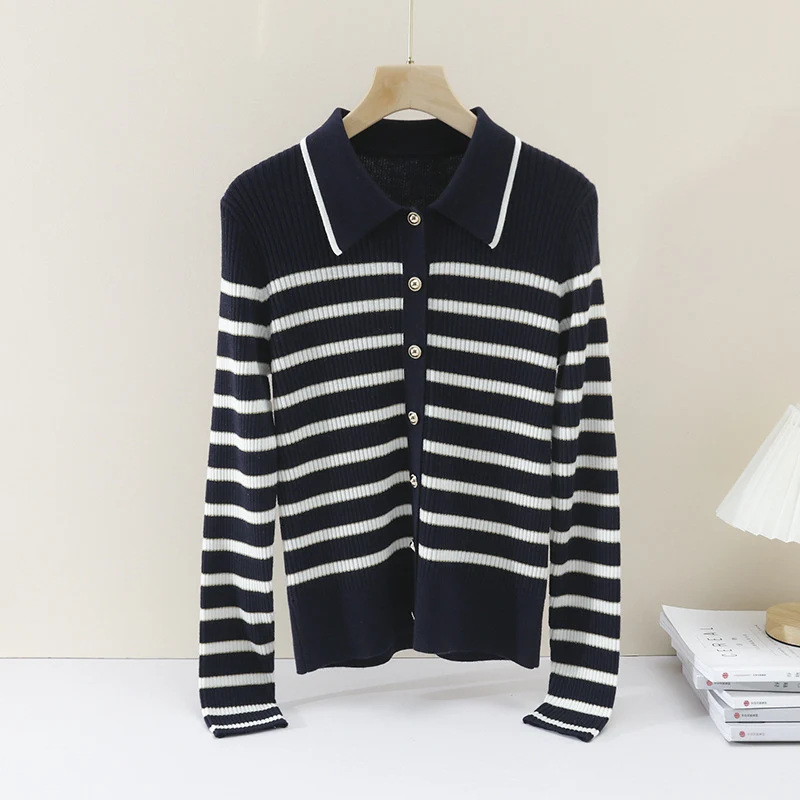 Damen Marin-inspiriertes Rippenstrick-Cardigan mit Polokragen und Zierknopfleiste Drune