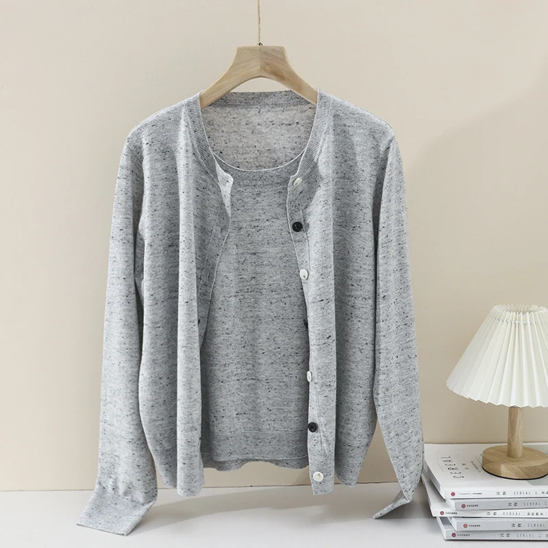 Damen Leichter gestrickter Kurzcardigan mit Rundhals, Mélange‑Struktur und kontrastierenden Knöpfen Drune