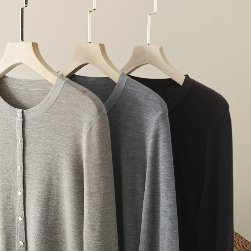 Damen Leichter Feinstrick-Cardigan mit Rundhals, Slim-Passform und dezenter Knopfleiste Drune