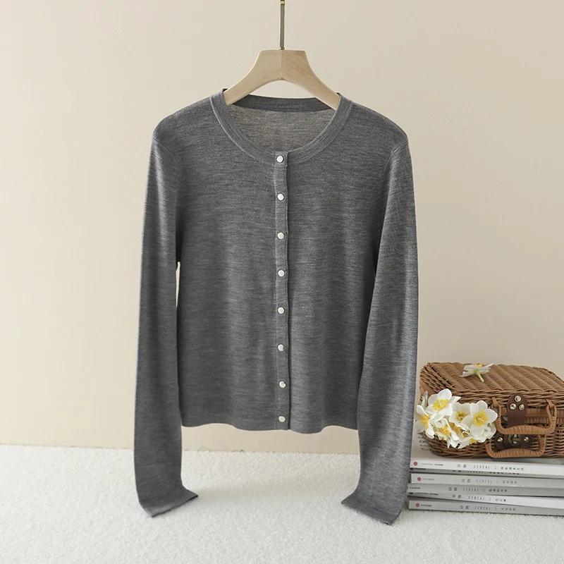 Damen Leichter Feinstrick-Cardigan mit Rundhals, Slim-Passform und dezenter Knopfleiste Drune