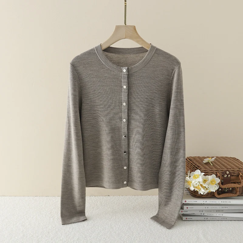 Damen Leichter Feinstrick-Cardigan mit Rundhals, Slim-Passform und dezenter Knopfleiste Drune
