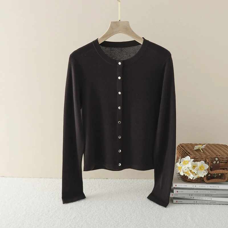 Damen Leichter Feinstrick-Cardigan mit Rundhals, Slim-Passform und dezenter Knopfleiste Drune