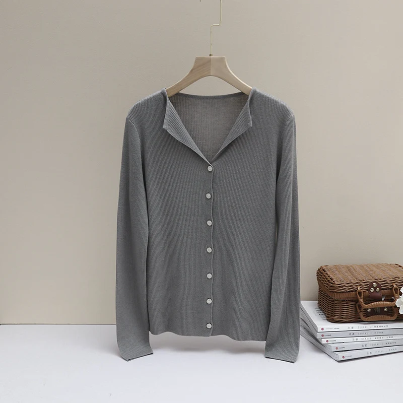 Damen Leichter Feinstrick-Cardigan mit offenem Hemdkragen und schimmernder Knopfleiste Drune