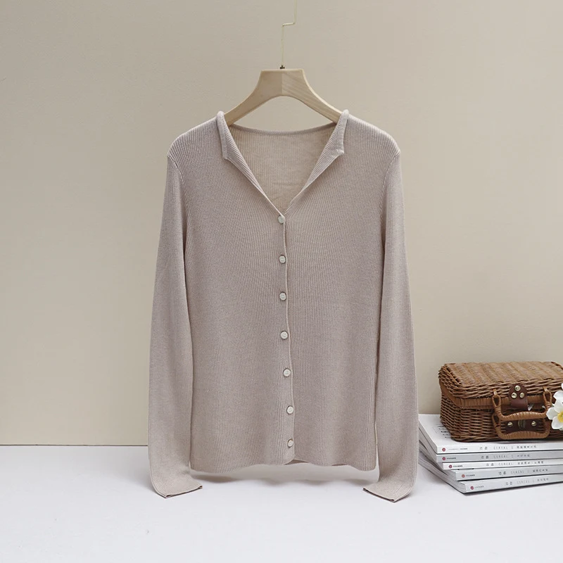 Damen Leichter Feinstrick-Cardigan mit offenem Hemdkragen und schimmernder Knopfleiste Drune