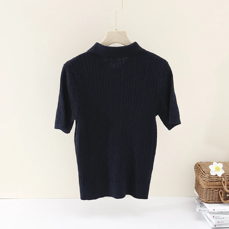 Damen Kurzärmeliges Strick-Poloshirt mit Zopfmuster und Knopfleiste Drune