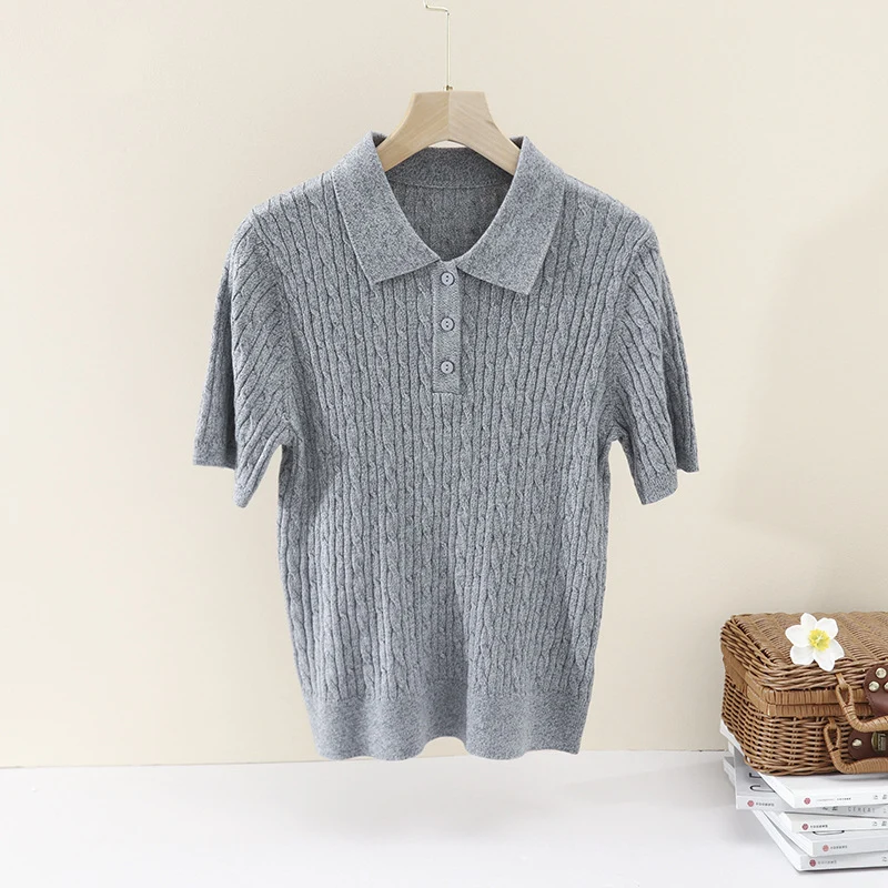 Damen Kurzärmeliges Strick-Poloshirt mit Zopfmuster und Knopfleiste Drune