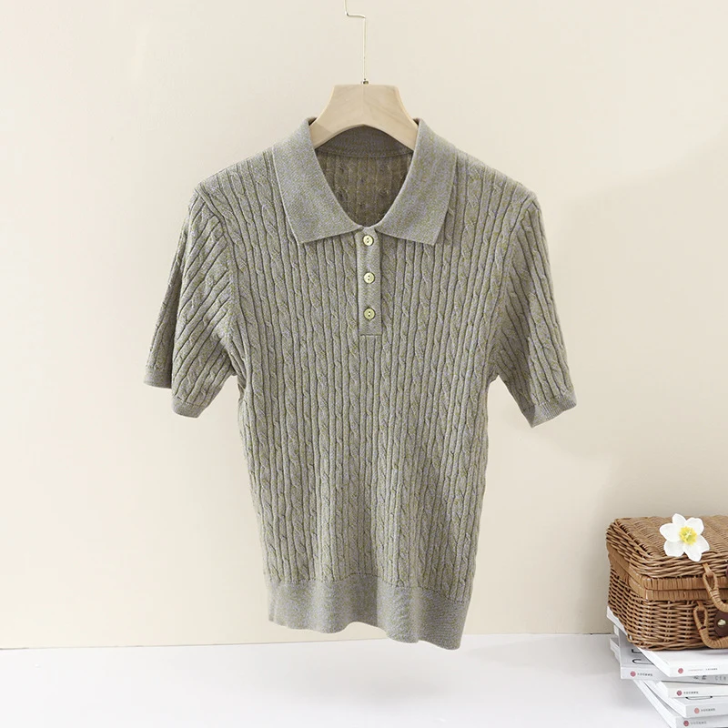 Damen Kurzärmeliges Strick-Poloshirt mit Zopfmuster und Knopfleiste Drune