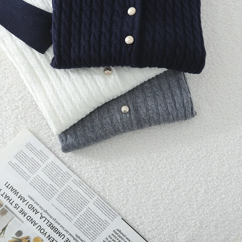 Damen Kurzarm Strickpoloshirt mit Zopfmuster und Kontrastkragen Drune