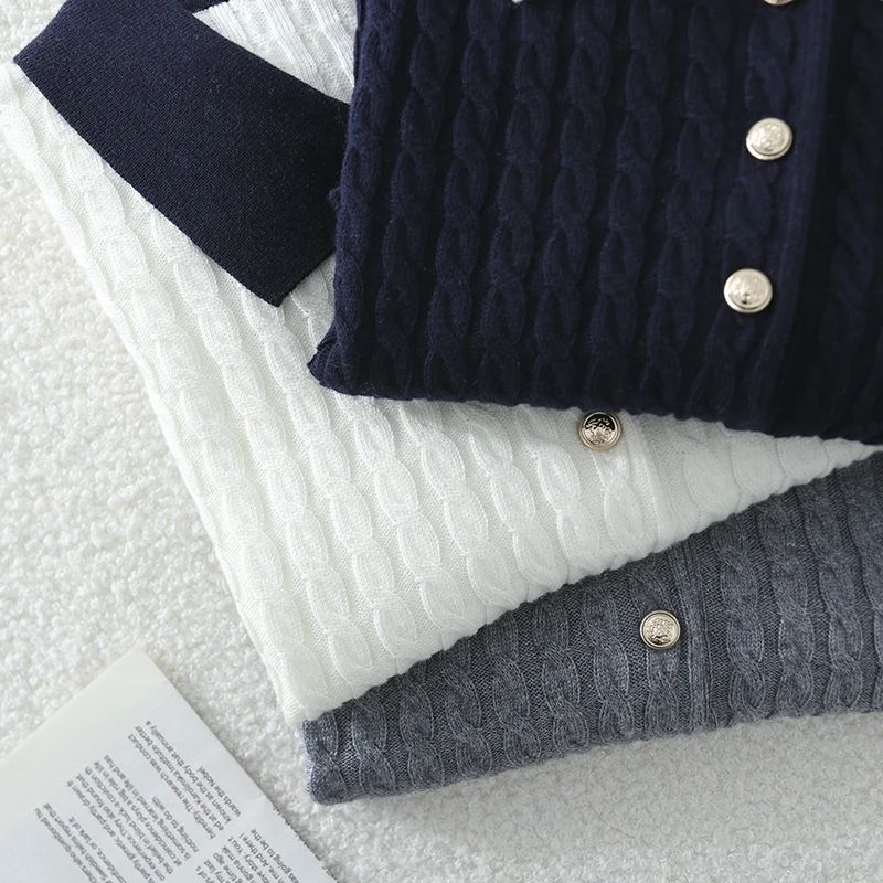 Damen Kurzarm Strickpoloshirt mit Zopfmuster und Kontrastkragen Drune