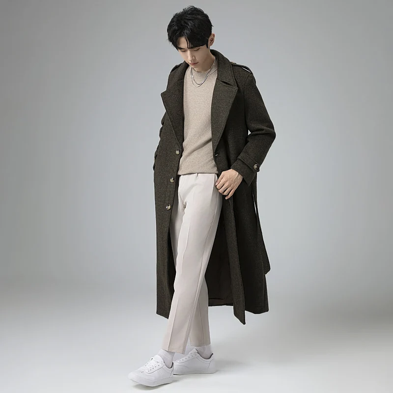 Herren Maxilanger Wollmix-Mantel mit taillierter Silhouette, Schalkragen und dekorativen Schulterriegeln Drune