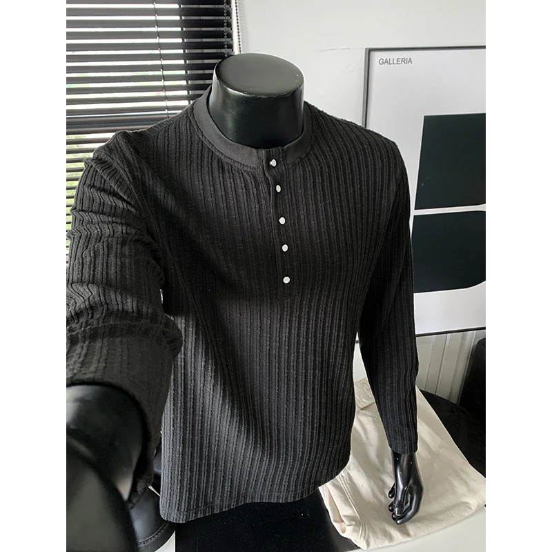 Herren Feinstrick-Henley mit Stehkragen, Rippstruktur und Knopfleiste Drune