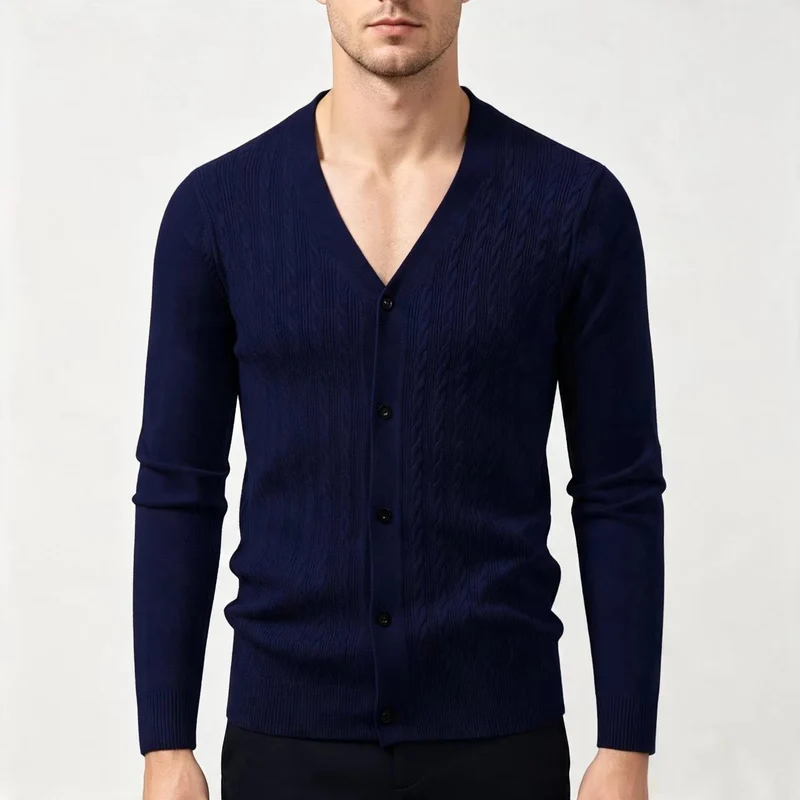 Herren Feinstrick-Cardigan mit Zopfmuster, V‑Ausschnitt und Knopfleiste Drune