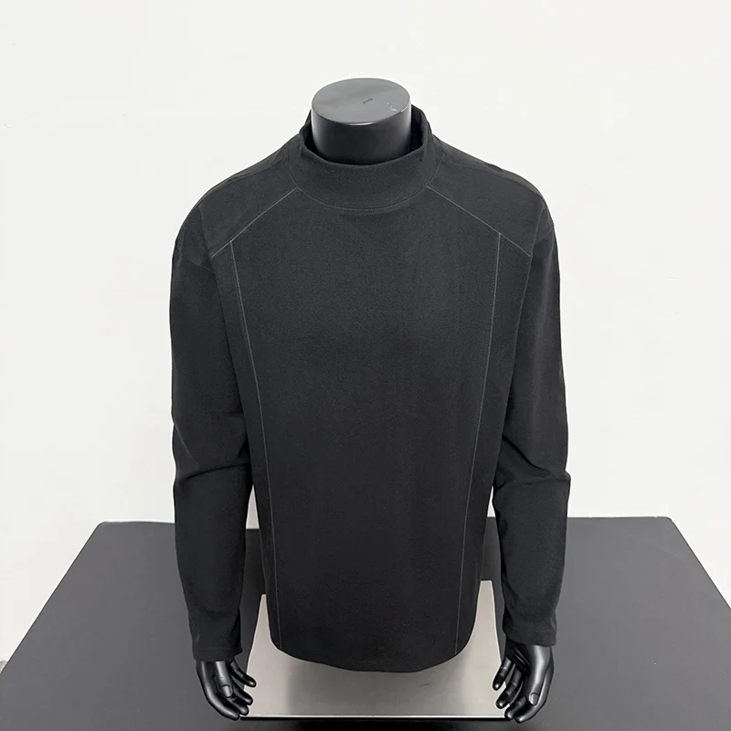 Herren Feines Mockneck‑Langarmshirt mit minimalistischen Ziernähten und entspannter Passform Drune