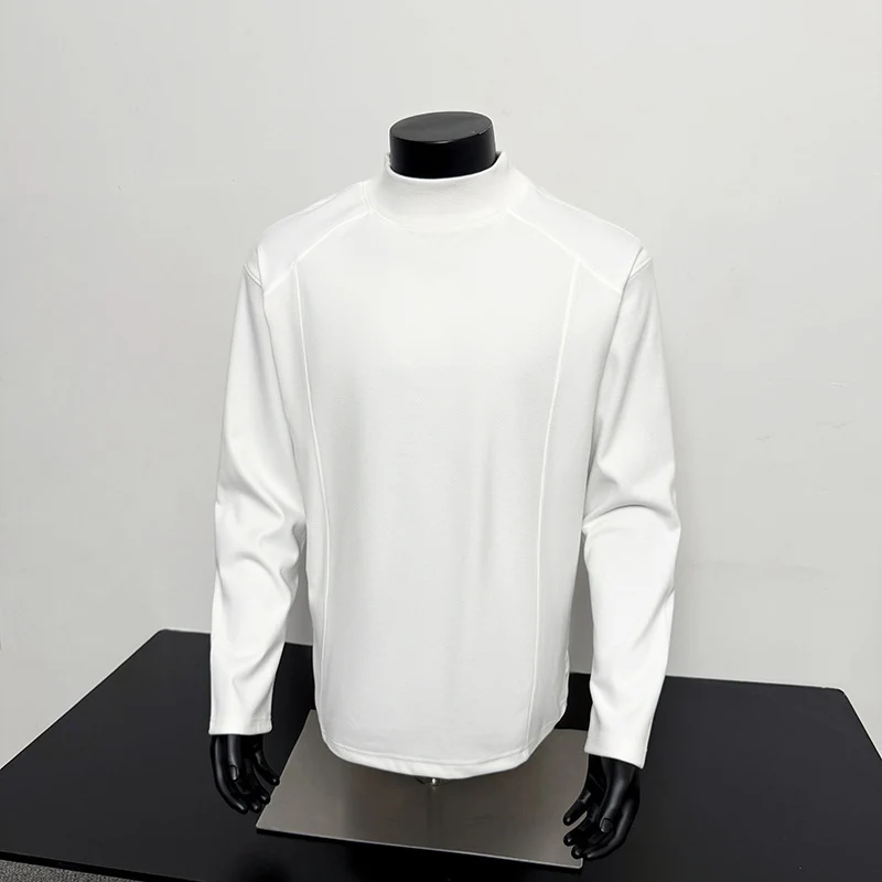Herren Feines Mockneck‑Langarmshirt mit minimalistischen Ziernähten und entspannter Passform Drune