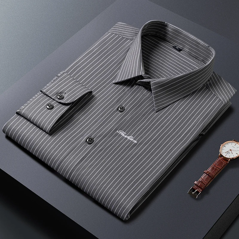 Herren Klassisches gestreiftes Business‑Hemd aus Baumwollmix mit Kentkragen und Brustlogo Drune