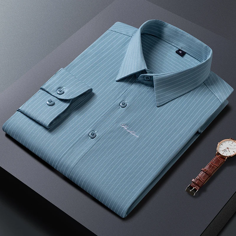 Herren Klassisches gestreiftes Business‑Hemd aus Baumwollmix mit Kentkragen und Brustlogo Drune