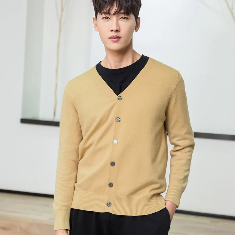 Herren Feiner V‑Ausschnitt-Cardigan aus leichtem Feinstrick mit geripptem Saum Drune