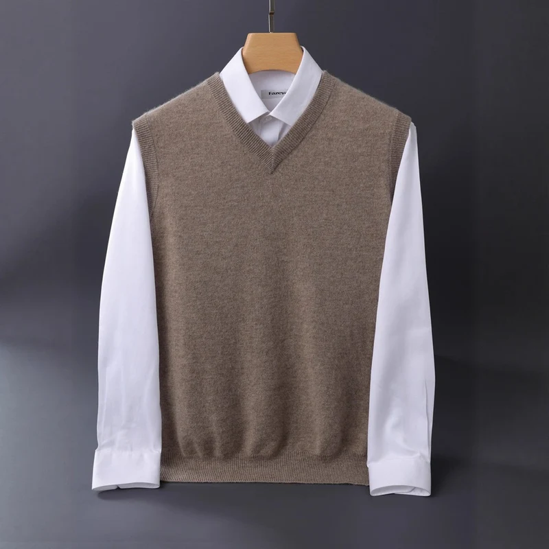 Herren Feine V‑Ausschnitt Strickweste aus Merino‑Blend mit geripptem Saum Drune