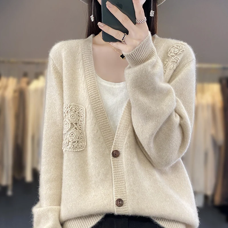 Damen Zweiteiliges Feinstrick‑Set mit Strickcardigan und Top sowie gehäkelten Blumenapplikationen Drune