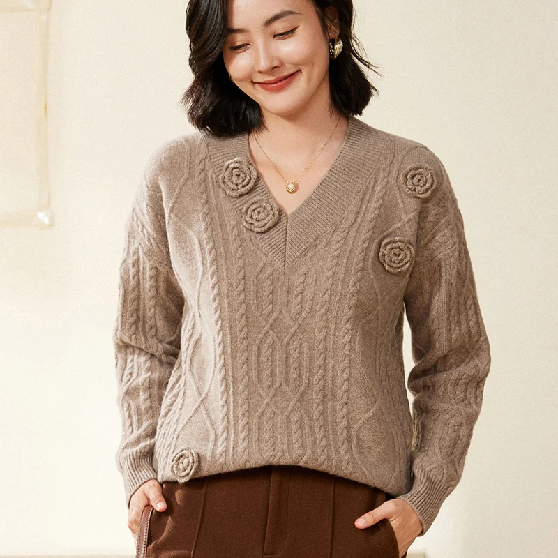 Damen Zopfmuster-V-Pullover mit dreidimensionalen Blumenapplikationen aus weichem Wollmix Drune