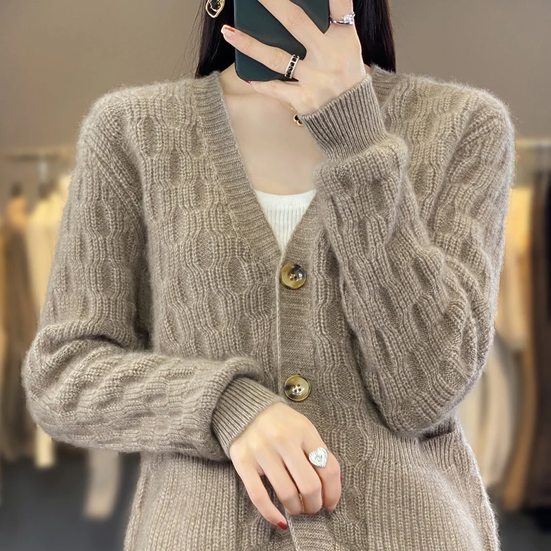 Damen Weicher Angora‑Look Zopfmuster-Cardigan mit V‑Ausschnitt und aufgesetzten Taschen Drune