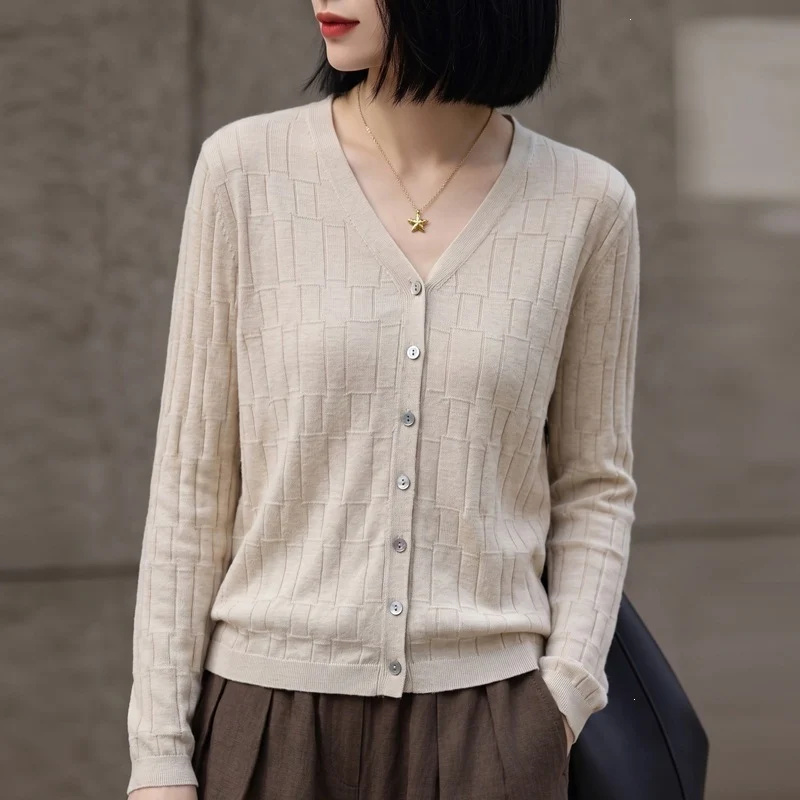 Damen V‑Ausschnitt-Feinstrickcardigan mit strukturierter Blockoptik und durchgehender Knopfleiste Drune