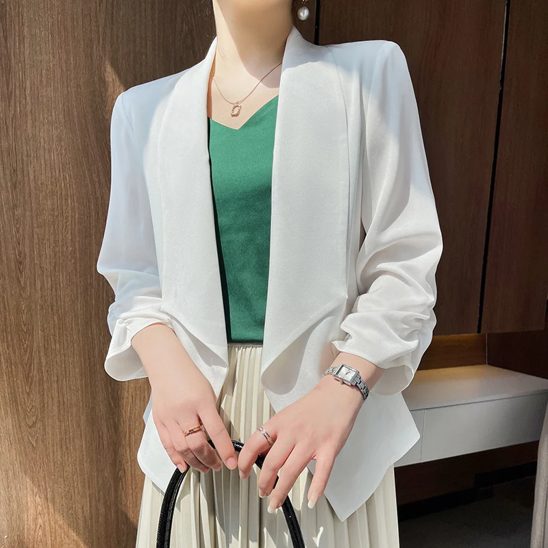 Damen Schalkragen-Blazer mit Satinbesatz, offener Front und legerer Kurzform Drune