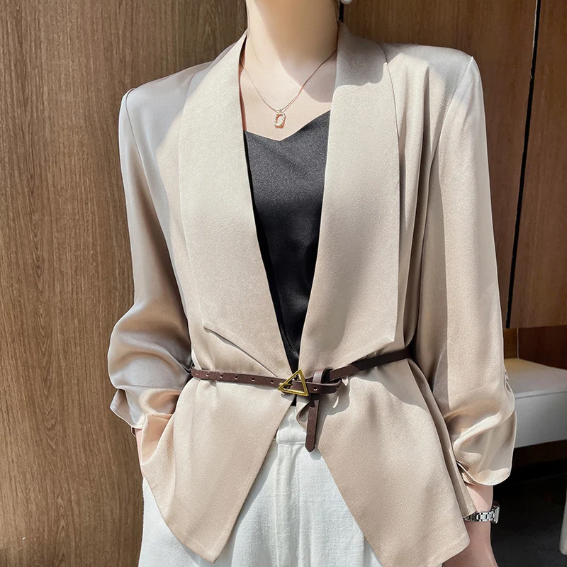 Damen Schalkragen-Blazer mit Satinbesatz, offener Front und legerer Kurzform Drune