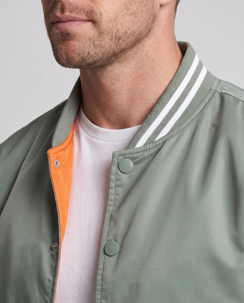 Leichte Satin-Bomberjacke für Herren mit gestreiftem Rippkragen und Druckknopfverschluss Drune