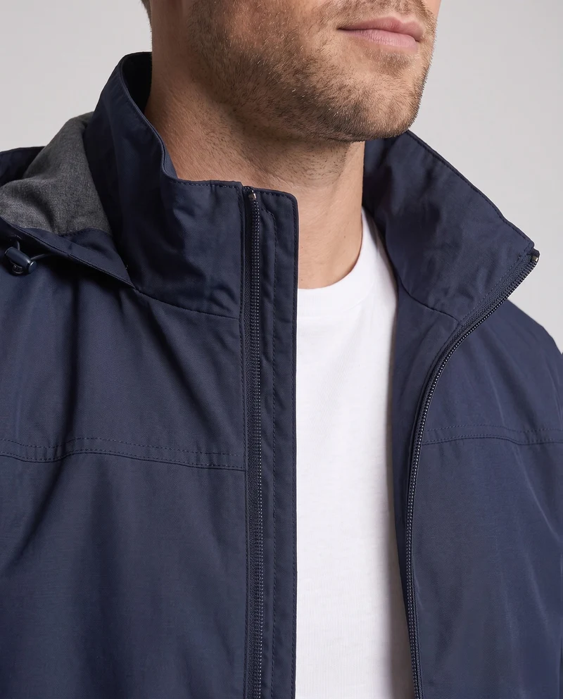 Leichte winddichte Herrenjacke mit verstellbarer Sturmkapuze und elastischen Ärmelbündchen Drune