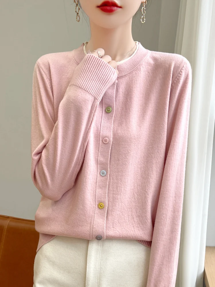 Damen Leichter Feinstrick-Cardigan mit Rundhalsausschnitt und bunten Knöpfen Drune