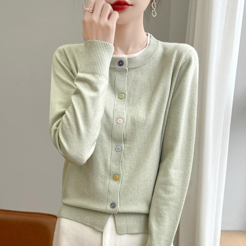 Damen Leichter Feinstrick-Cardigan mit Rundhalsausschnitt und bunten Knöpfen Drune