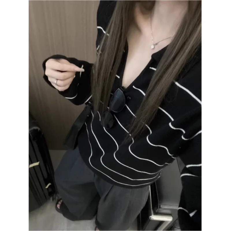 Damen Lässiger Oversize‑Strickpullover mit Polokragen und feiner Querstreifenoptik Drune
