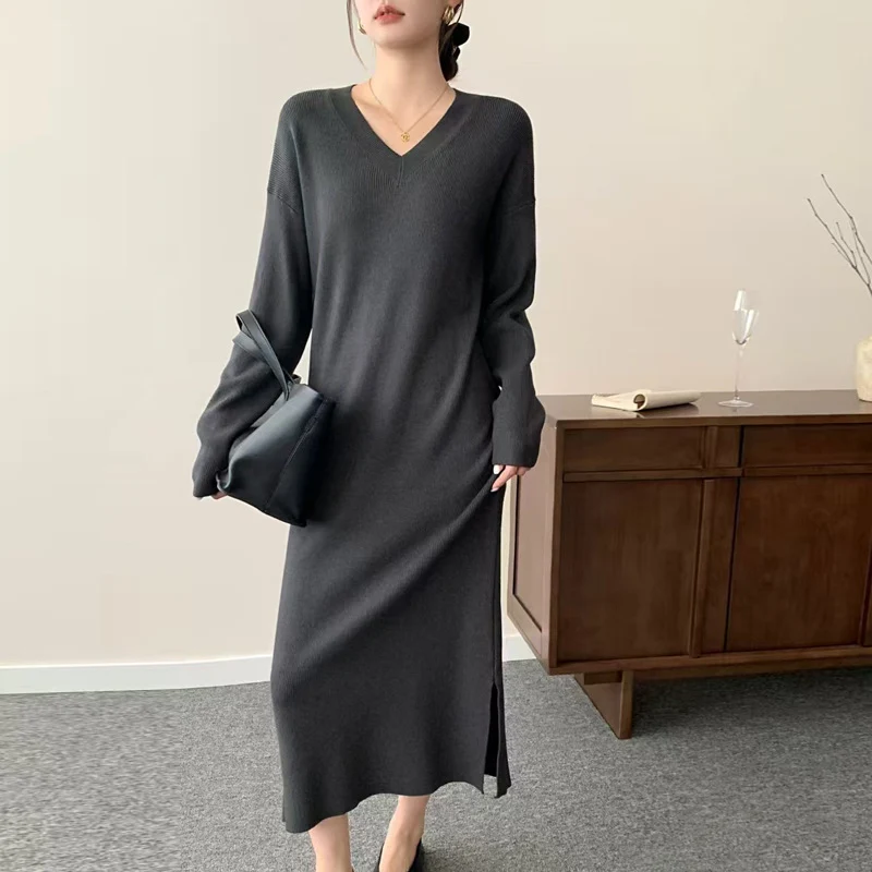 Damen Langes Feinstrick-Midikleid mit V‑Ausschnitt, Seitenschlitz und entspannter Silhouette Drune