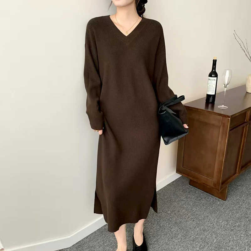 Damen Langes Feinstrick-Midikleid mit V‑Ausschnitt, Seitenschlitz und entspannter Silhouette Drune