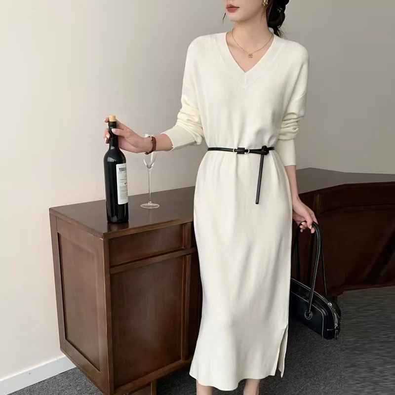 Damen Langes Feinstrick-Midikleid mit V‑Ausschnitt, Seitenschlitz und entspannter Silhouette Drune