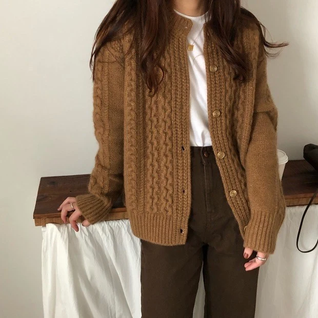 Damen Kuscheliger Zopfmuster-Cardigan aus Mohair‑Optik mit geripptem Saum und dekorativen Knöpfen Drune