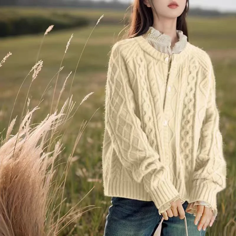 Damen Kuscheliger Zopf- und Rautenstrick-Cardigan mit Perlmuttknopfblende Drune