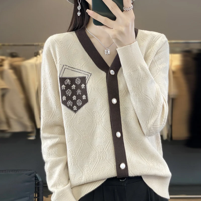 Damen Kurzgeschnittener V‑Neck-Cardigan mit Perlmuttknöpfen und kontrastierter Brusttasche Drune