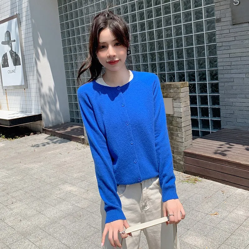 Damen Kurzgeschnittener Feinstrick-Cardigan mit Rundhalsausschnitt und kastiger Passform Drune