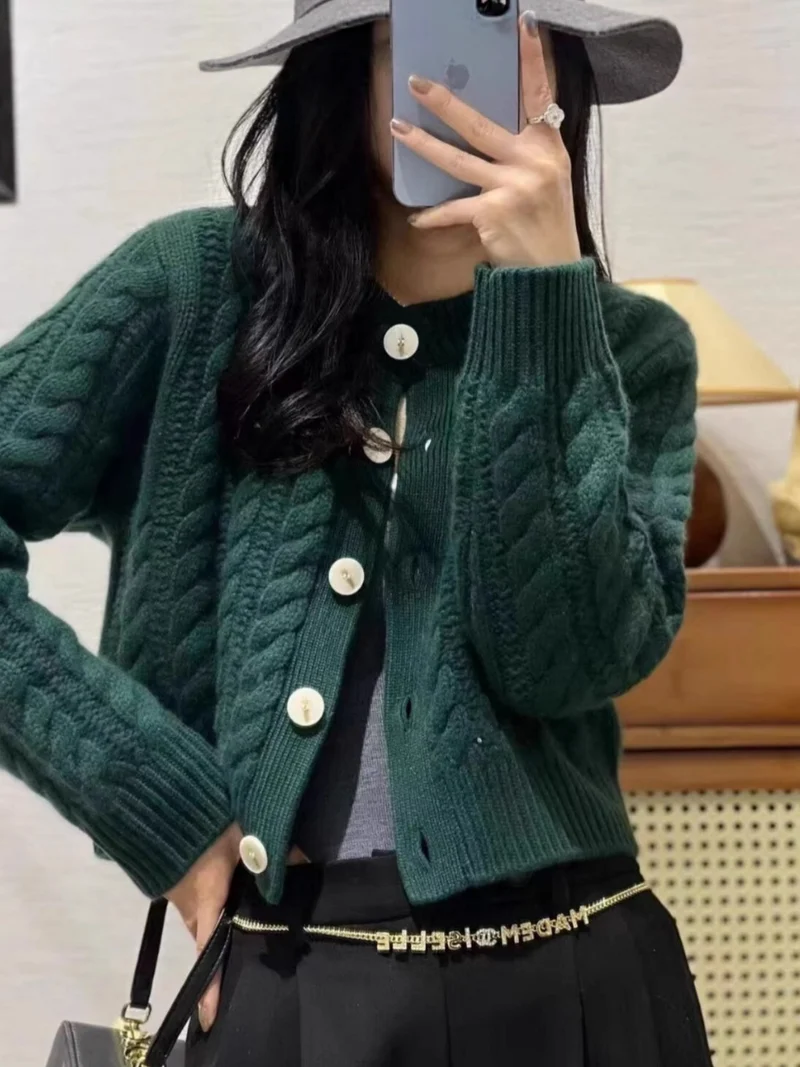 Damen Kurzer Zopfstrick‑Cardigan mit breitem Rippsaum und großen Knöpfen Drune