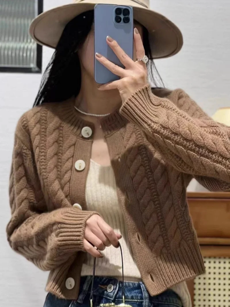 Damen Kurzer Zopfstrick‑Cardigan mit breitem Rippsaum und großen Knöpfen Drune